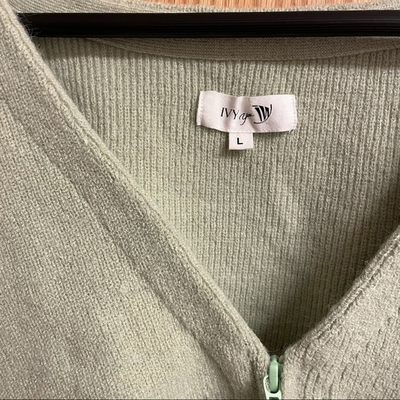 Ivy Moda Top Knit Wear - Picture 2 of 2